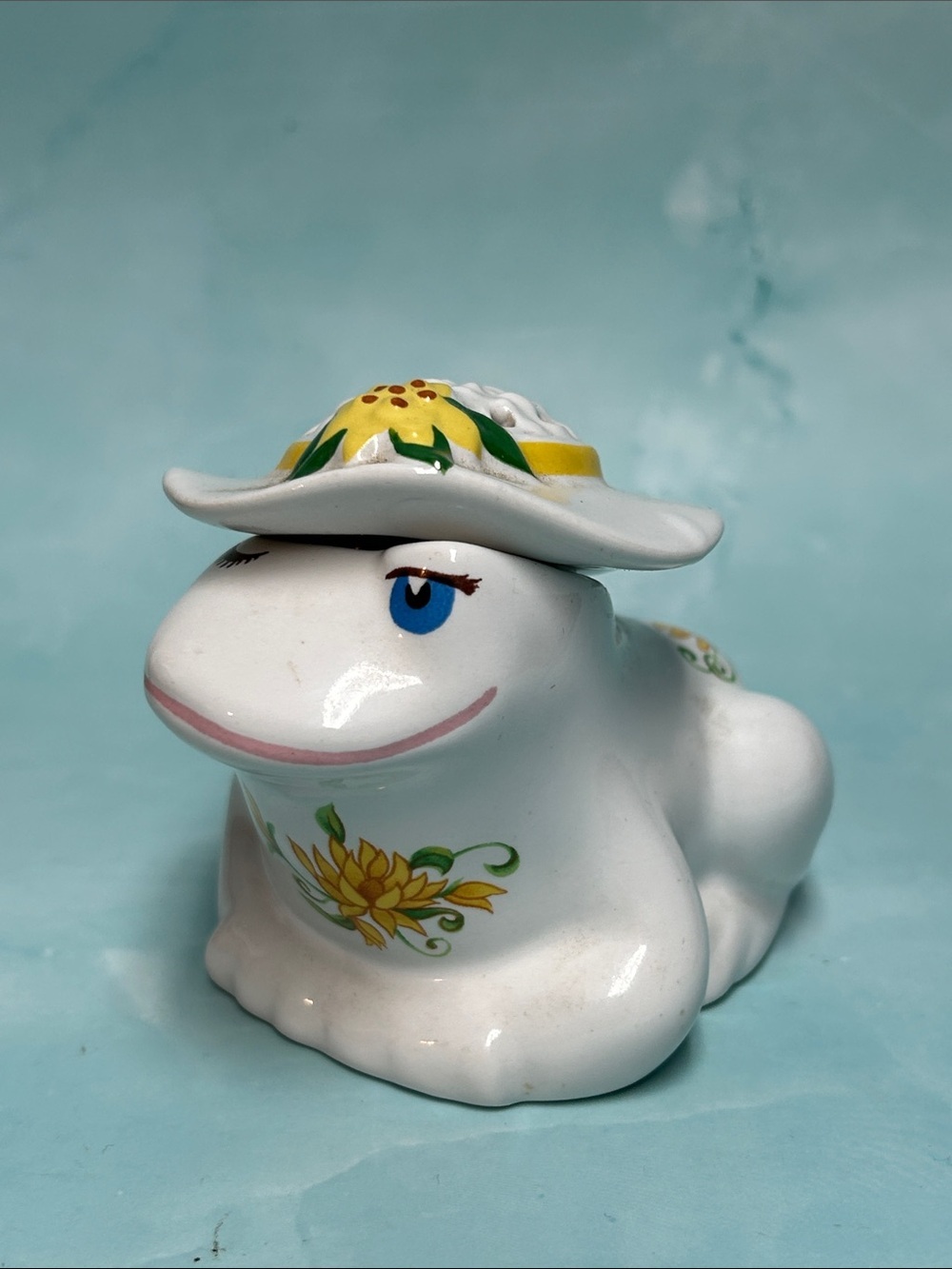 Vintage Avon Frog Pomander Ceramic Potpourri Scent Holder/Hat Pin Holder 1982
